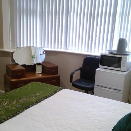 Luxury London Ensuite Double Room, Park Free, Tram-Train! Mitcham Exterior photo